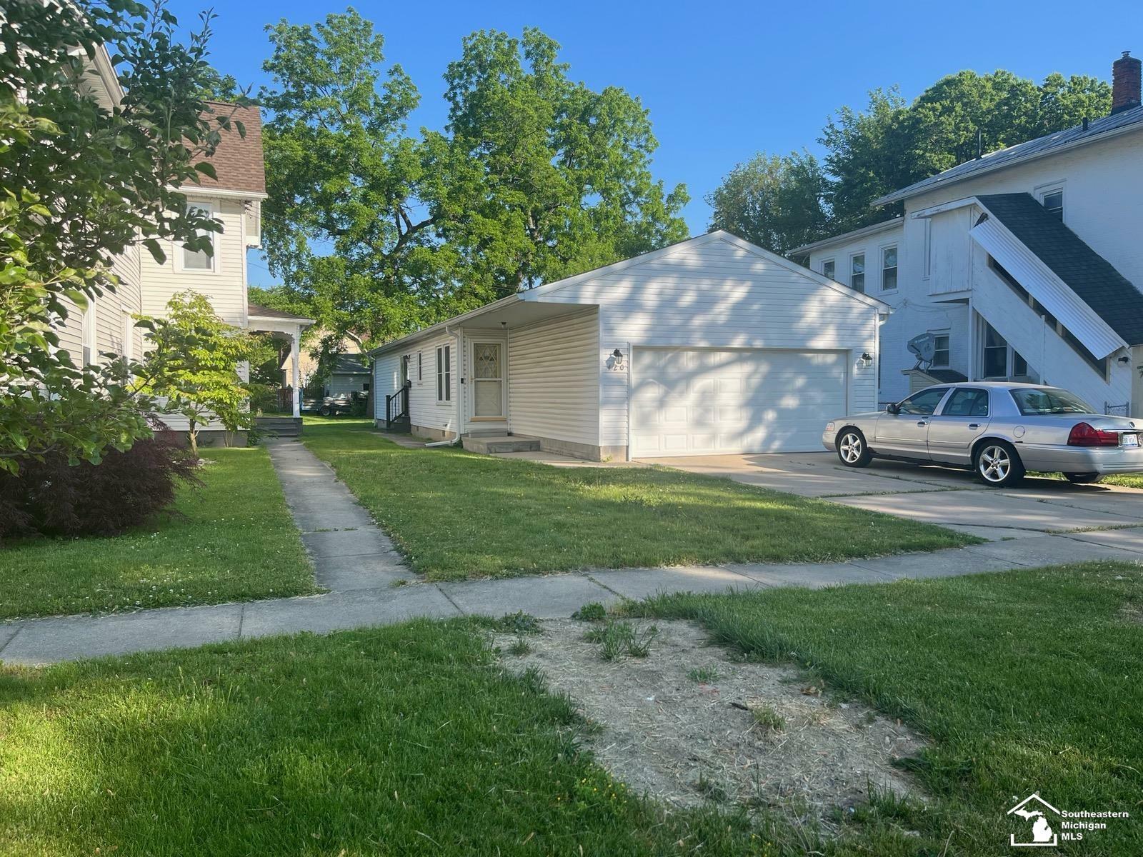 Property Photo:  420 Smith St  MI 48161 