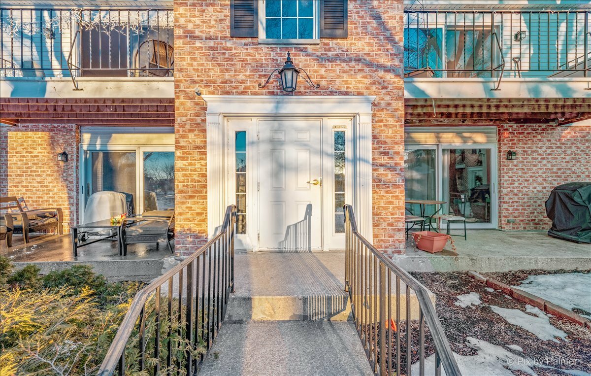 Property Photo: 961 Golf Course Road 6 IL 60014
