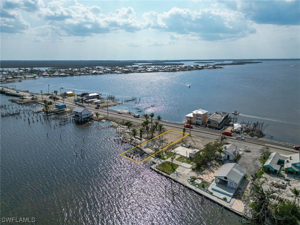 Property Photo:  4225-4227 Pine Island Road NW  FL 33993 