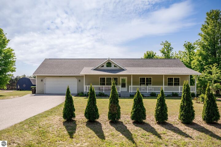 5189 Goodrick Road  Traverse City MI 49684 photo