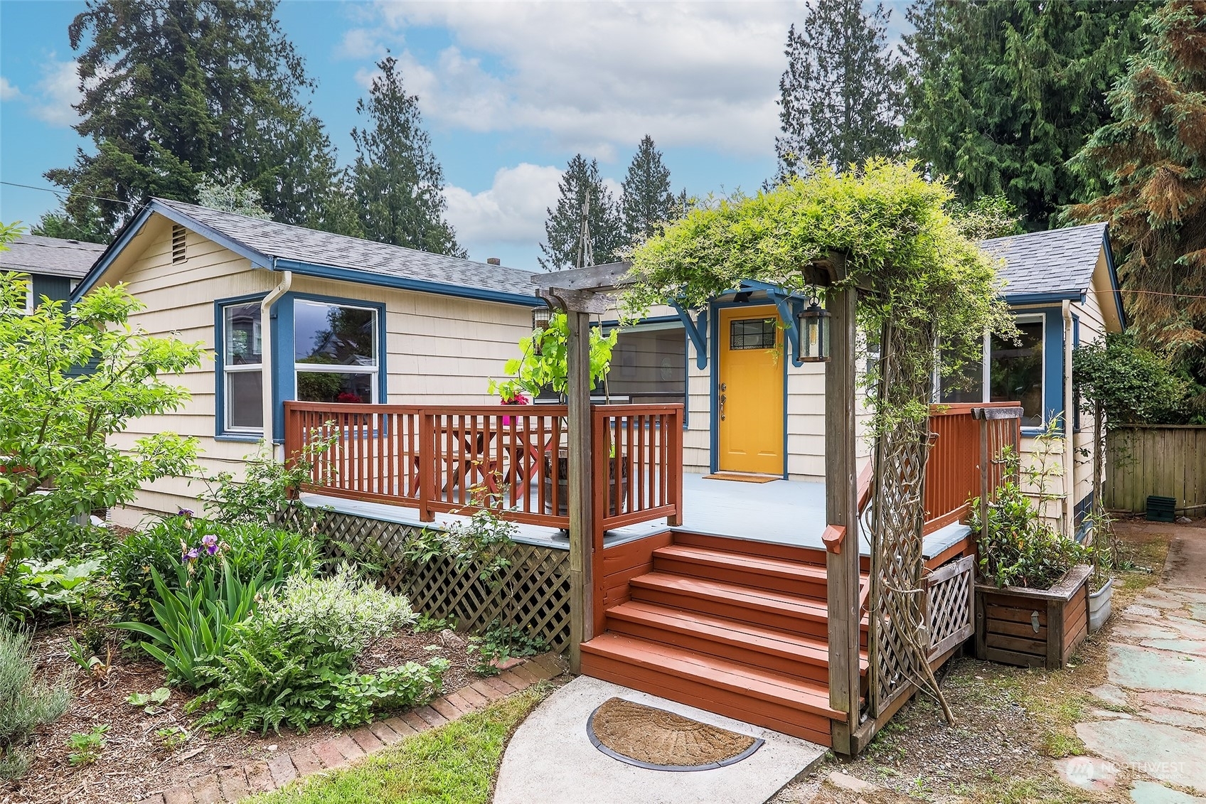 Property Photo: 415 N 107th Street WA 98133