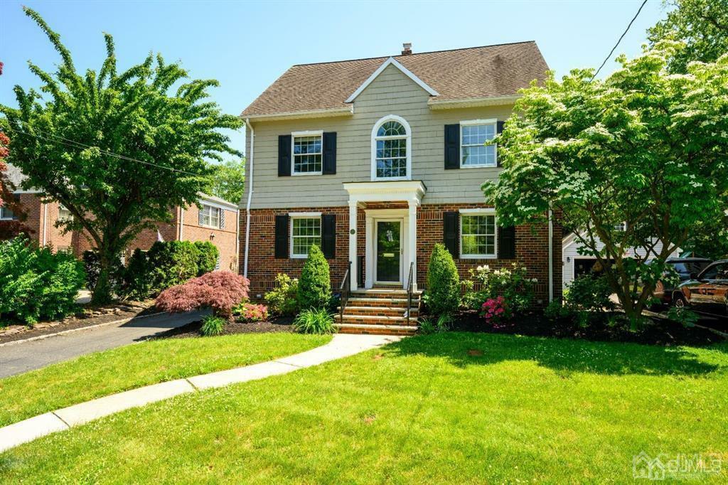 Property Photo:  38 Clarendon Court  NJ 08840 