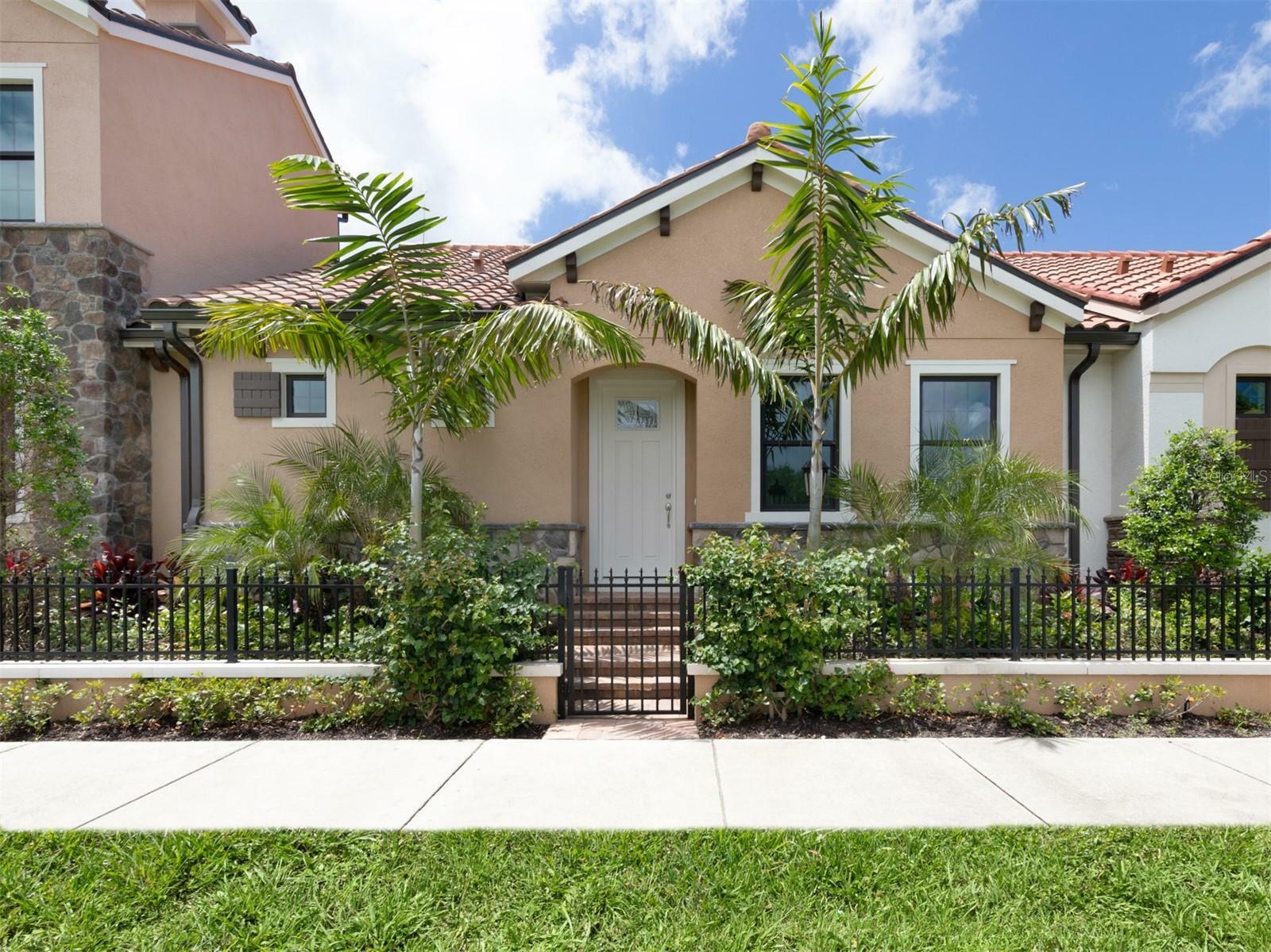 Property Photo:  930 E Venice Avenue  FL 34285 