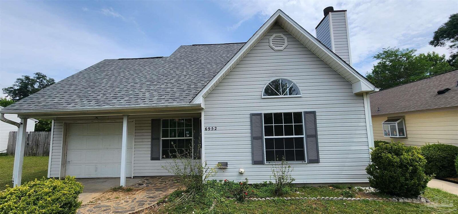 Property Photo: 6952 Weatherwood Dr FL 32506