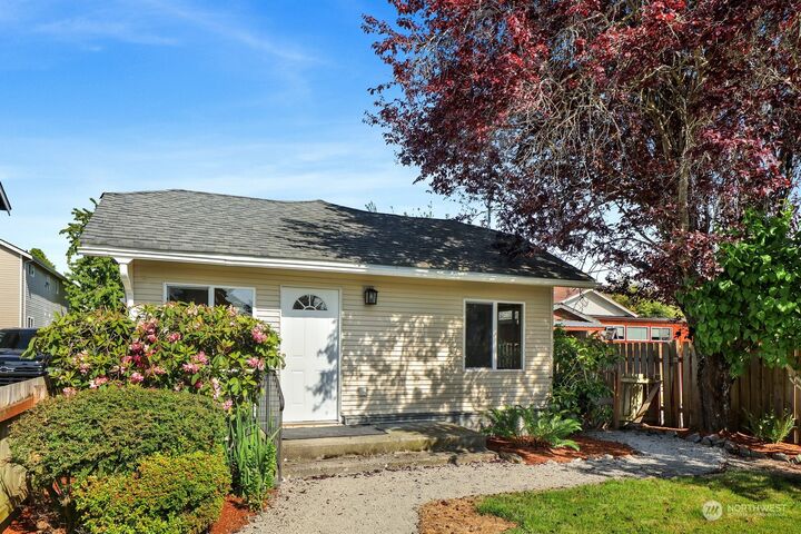 Property Photo:  3016 Orleans Street  WA 98226 