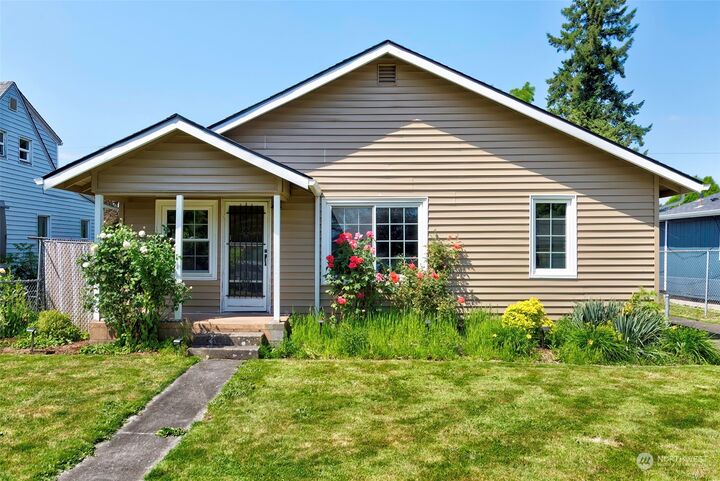 Property Photo:  3052 Dover Street  WA 98632 