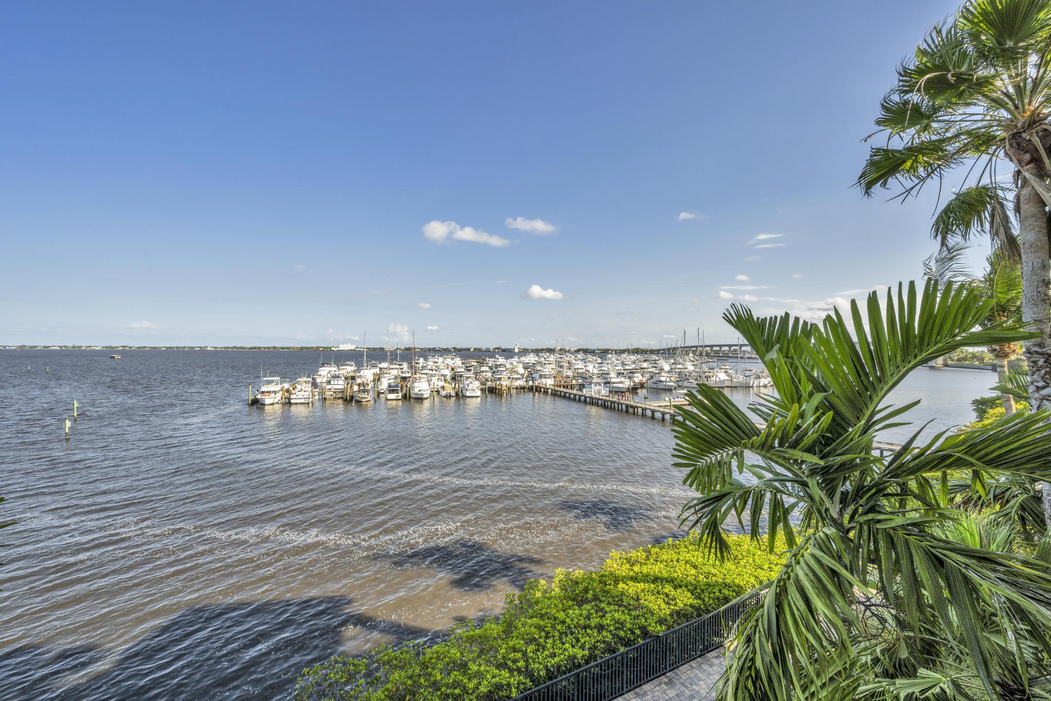 Property Photo: 975 NW Flagler Avenue 304 FL 34994