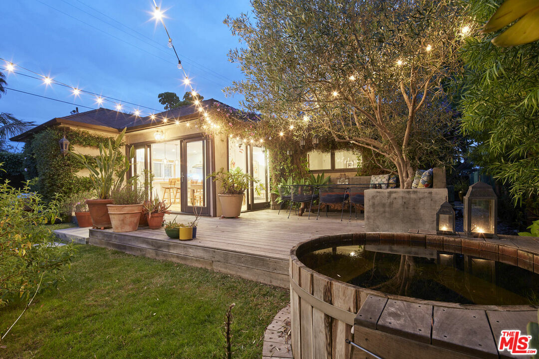 4105   Beethoven St  Los Angeles CA 90066 photo