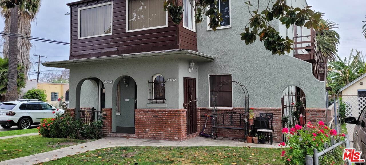 Property Photo:  2757  S Mansfield Ave  CA 90016 
