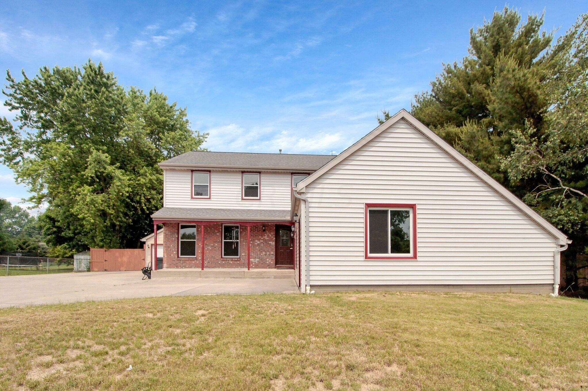 Property Photo:  916 Hill Road N  OH 43147 