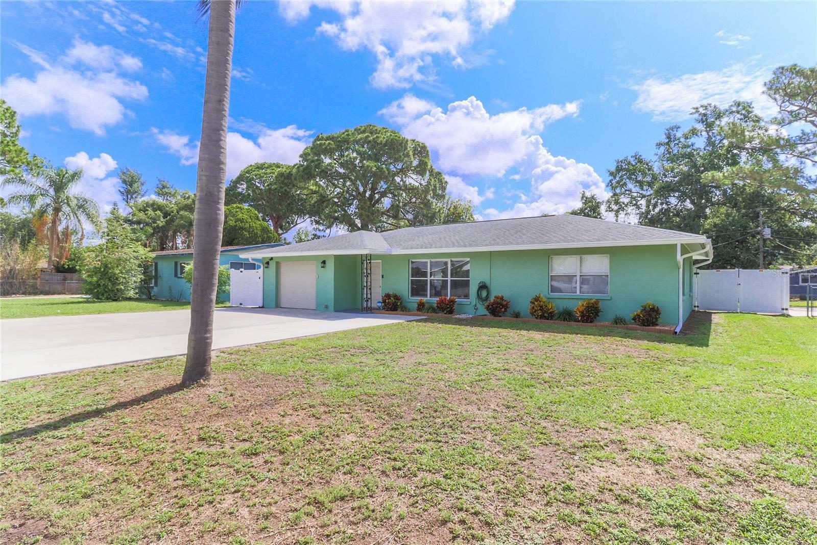 Property Photo:  2711 24th Street W  FL 34205 