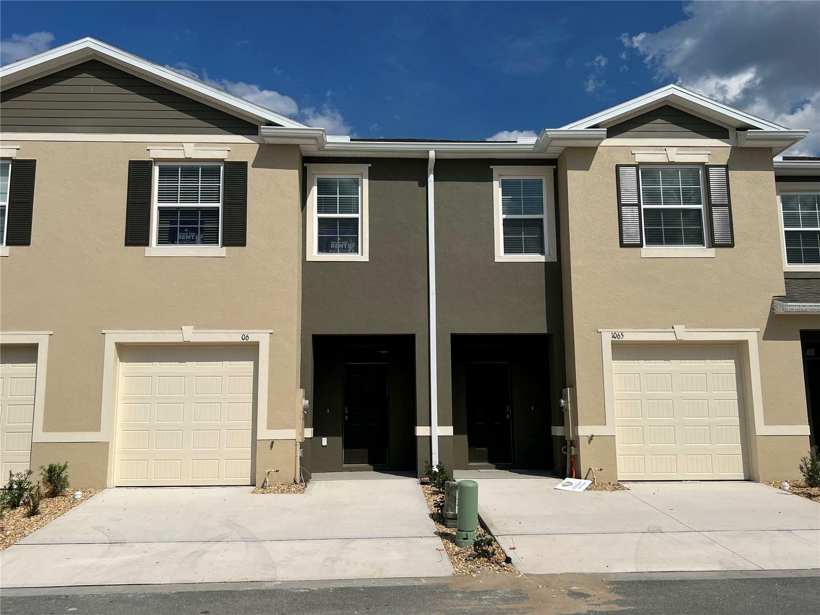 Property Photo:  1061 Blue Jay Drive  FL 33837 