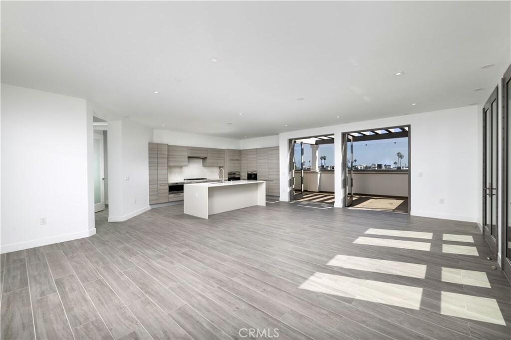 Property Photo:  2210 Newport Boulevard 303  CA 92663 