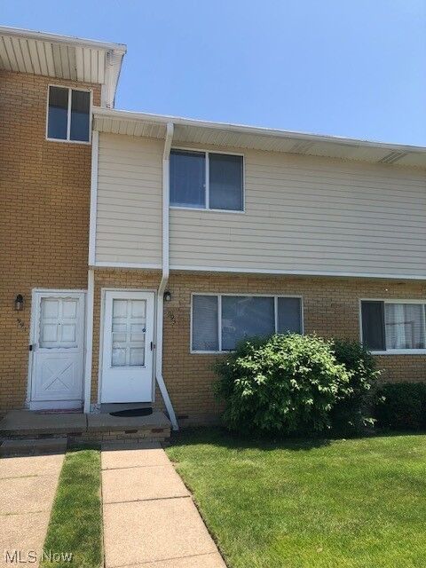 Property Photo:  993 Cornell Court  OH 44077 