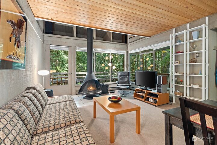 Property Photo:  733 E Promontory Road  WA 98584 