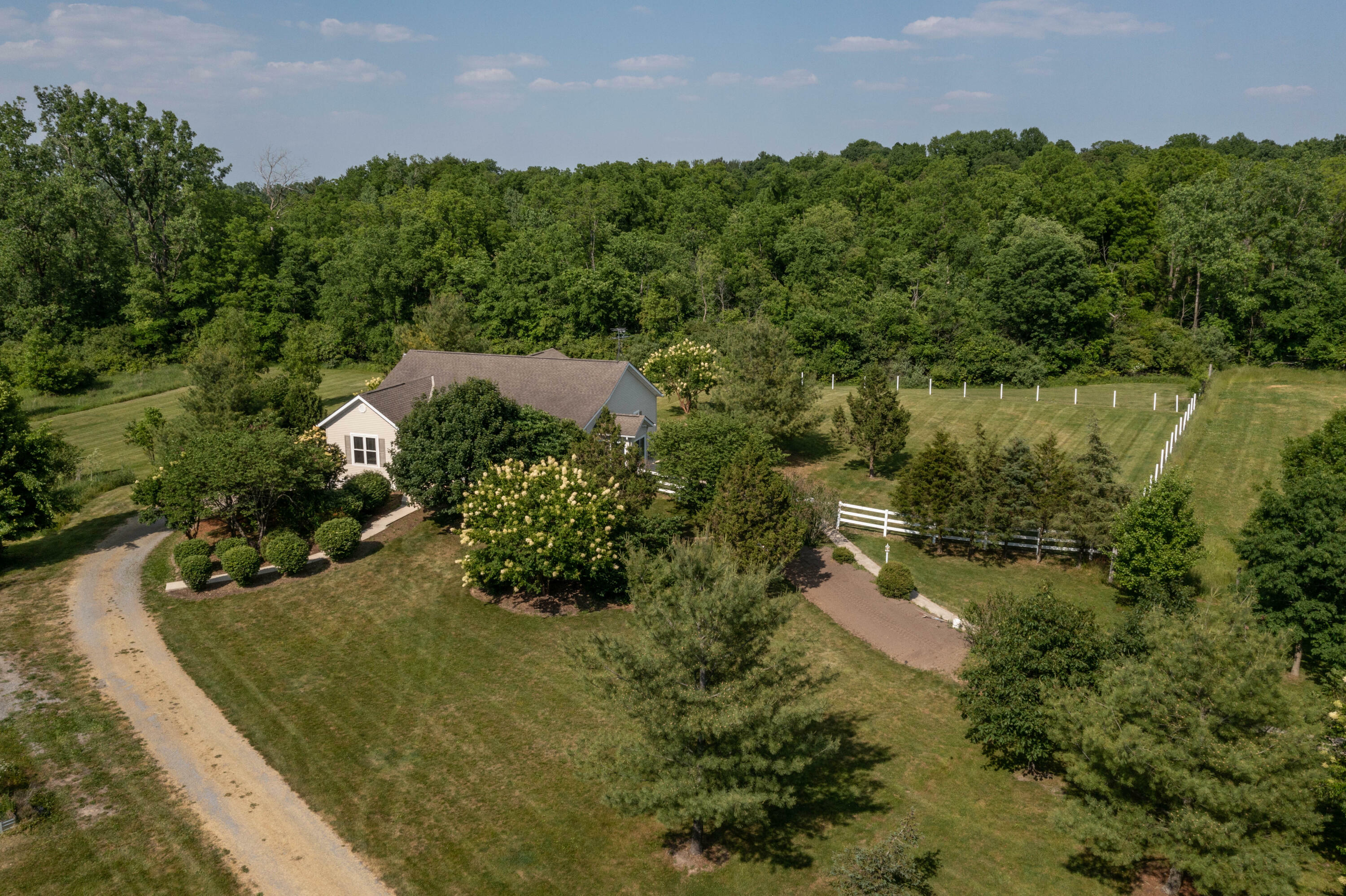 Property Photo:  6968 Cable Road  OH 43009 