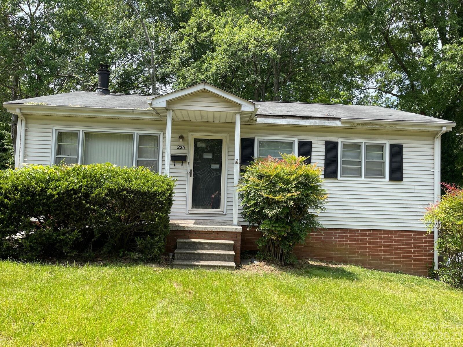 Property Photo:  225 W 13th Street  NC 28144 