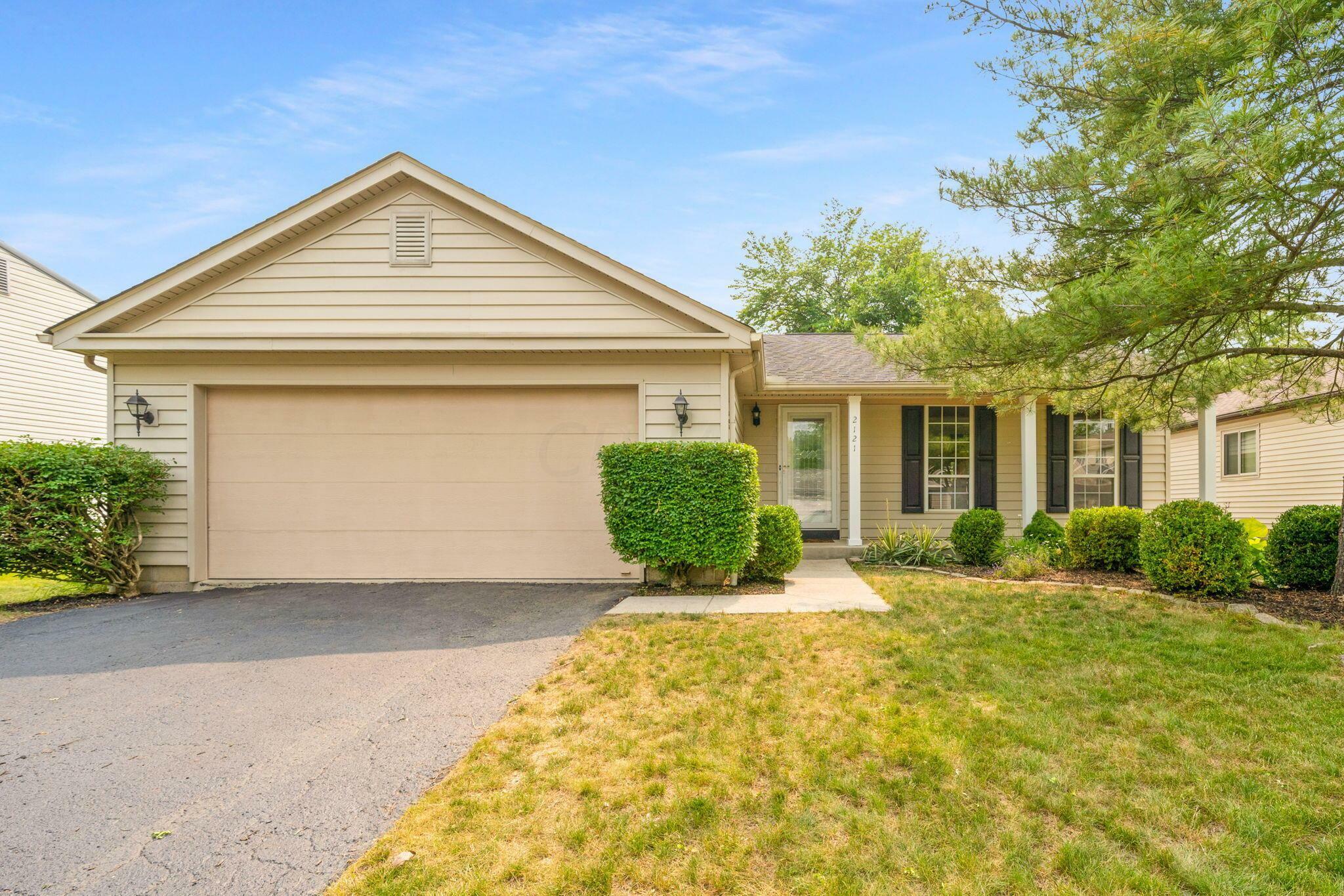 Property Photo:  2121 Ransom Oaks Drive  OH 43228 