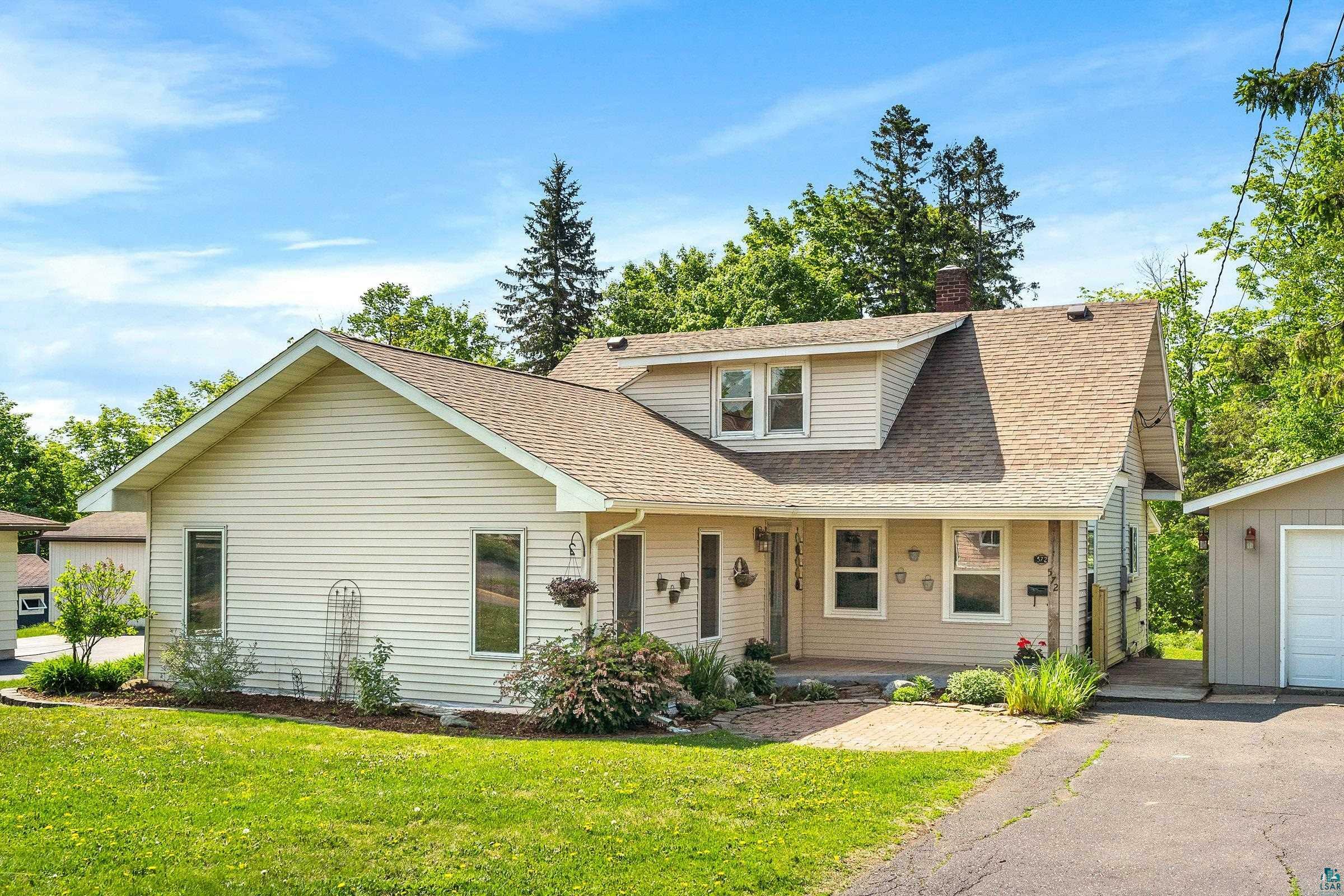 Property Photo:  572 W Redwing St  MN 55803 