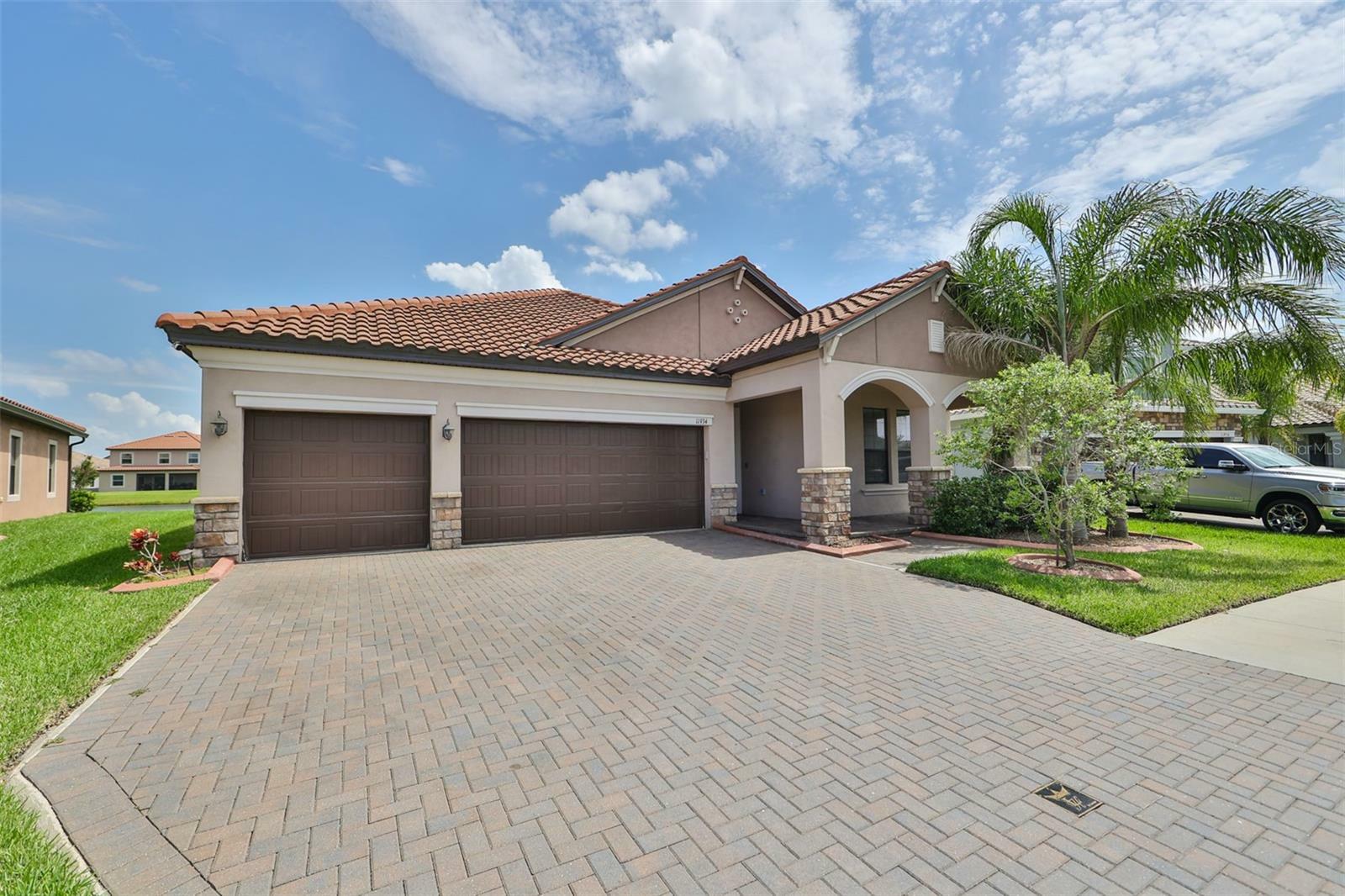 Property Photo:  11934 Cinnamon Fern Drive  FL 33579 