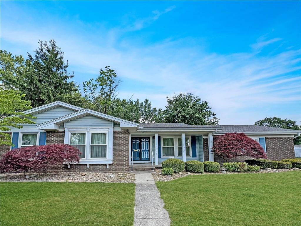 Property Photo:  416 Crescent Drive   61938 