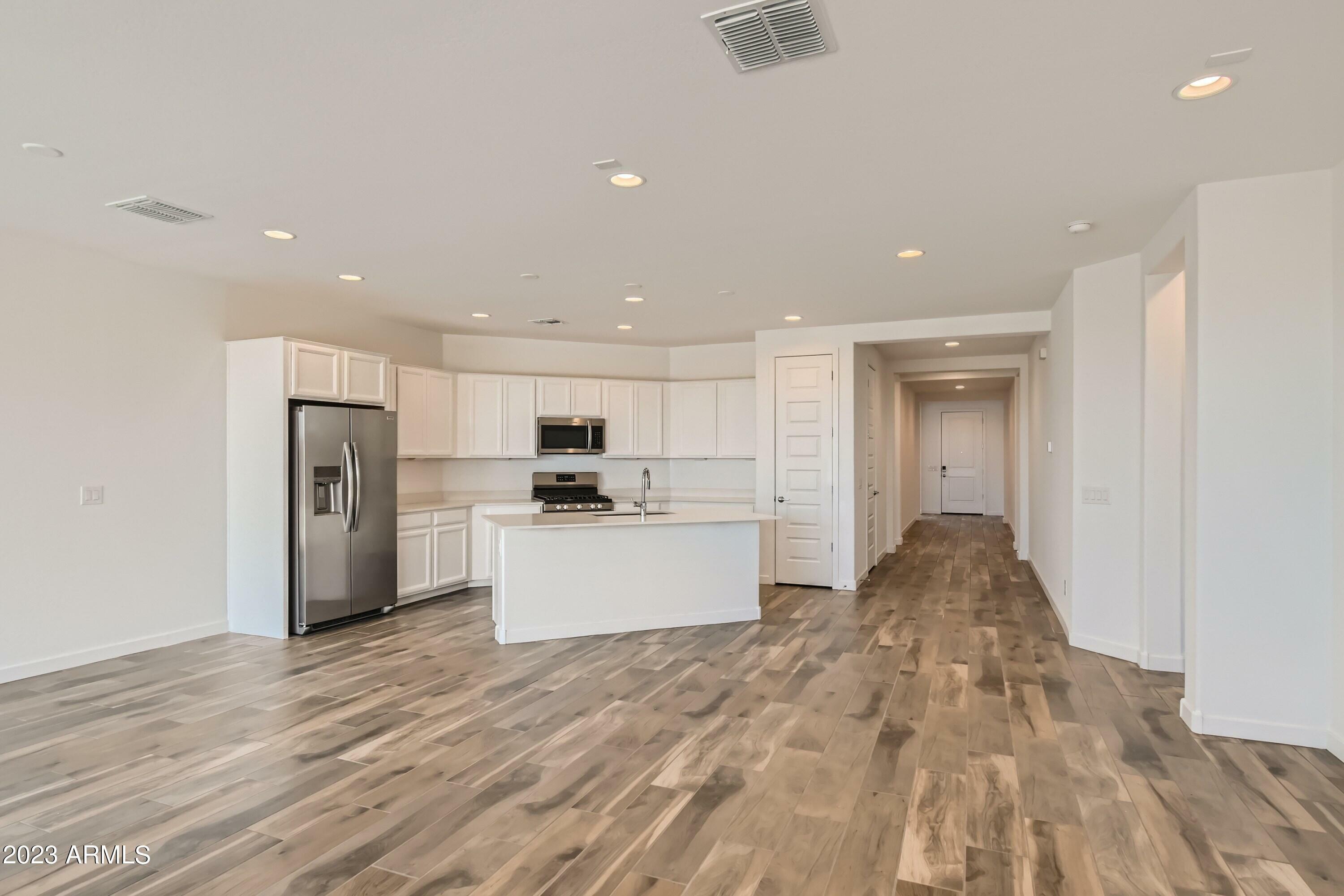 Property Photo: 1616 W Paseo Way AZ 85041