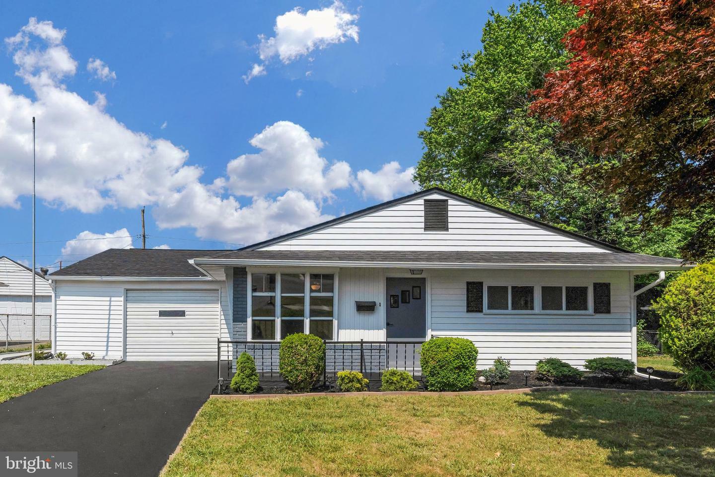 Property Photo: 39 Meadow Lane DE 19713