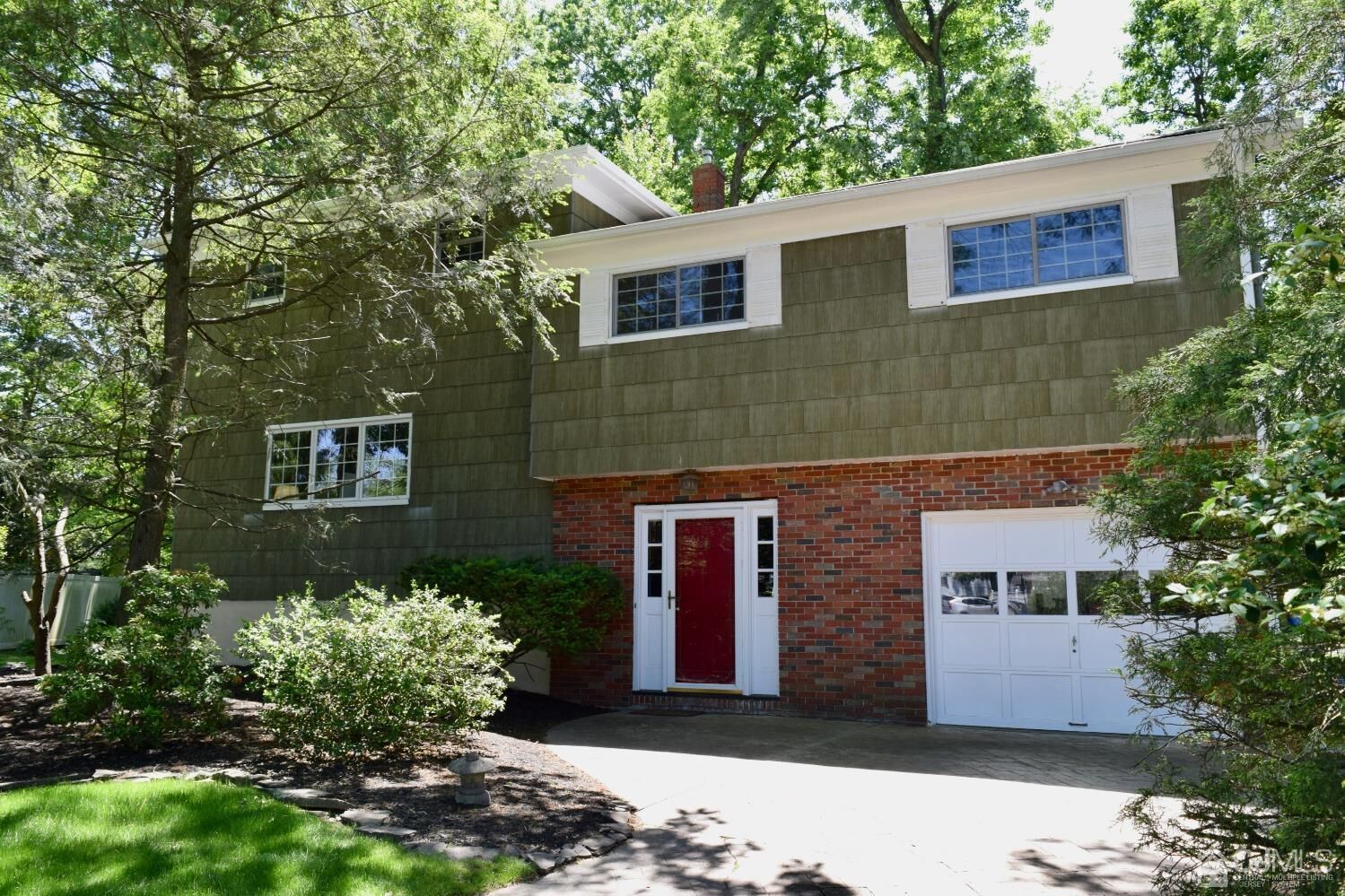 Property Photo:  8 N Jason Drive N  NJ 08902 