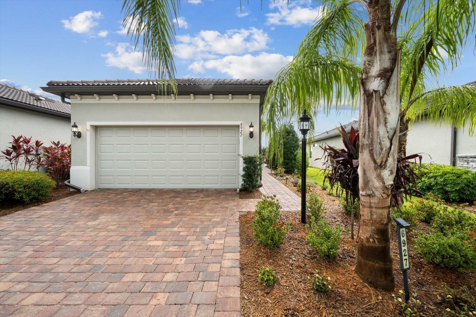 Property Photo:  6927 Holbrook Cove  FL 34202 