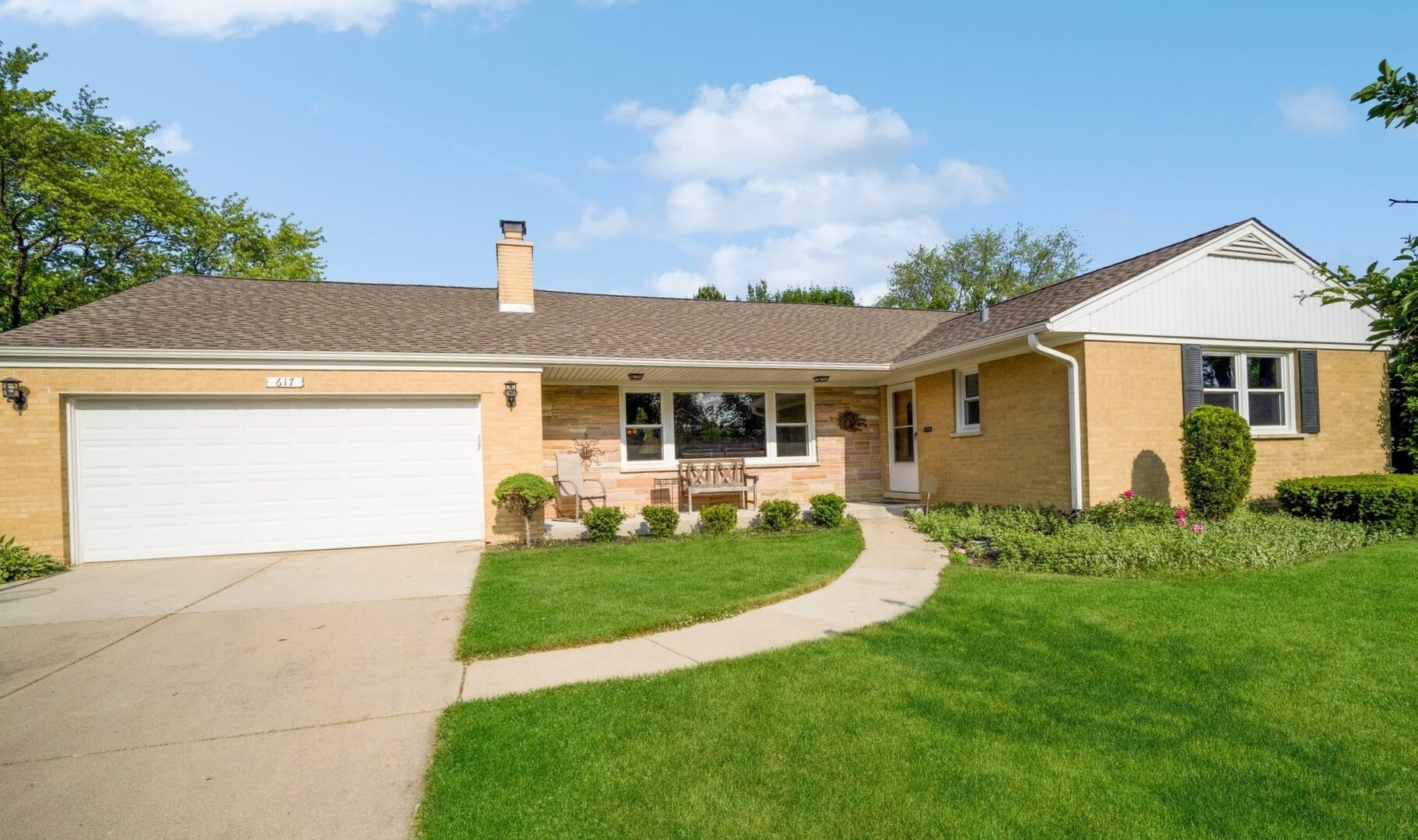 Property Photo: 617 S School Street IL 60056