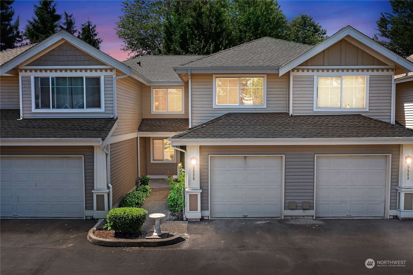 Property Photo: 5525 S 231st Place 12-2 WA 98032