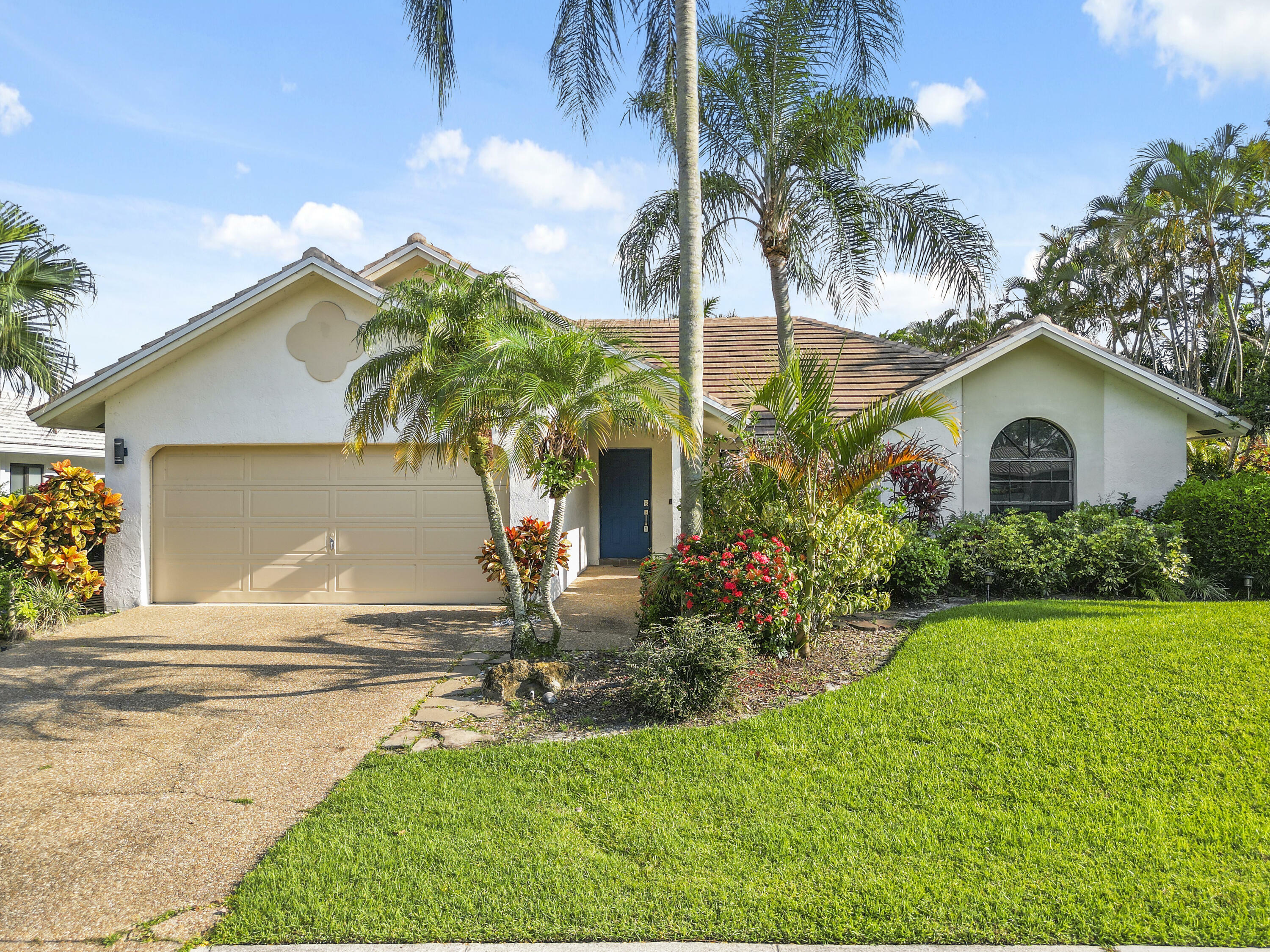 Property Photo:  10273 Crosswind Road  FL 33498 