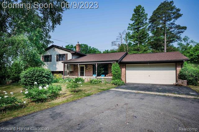 Property Photo:  2011 Teggerdine Road  MI 48386 