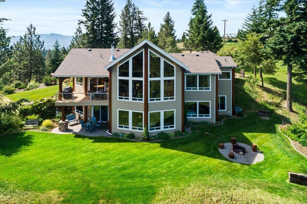 Property Photo: 10211 N Genevieve Ln WA 99025