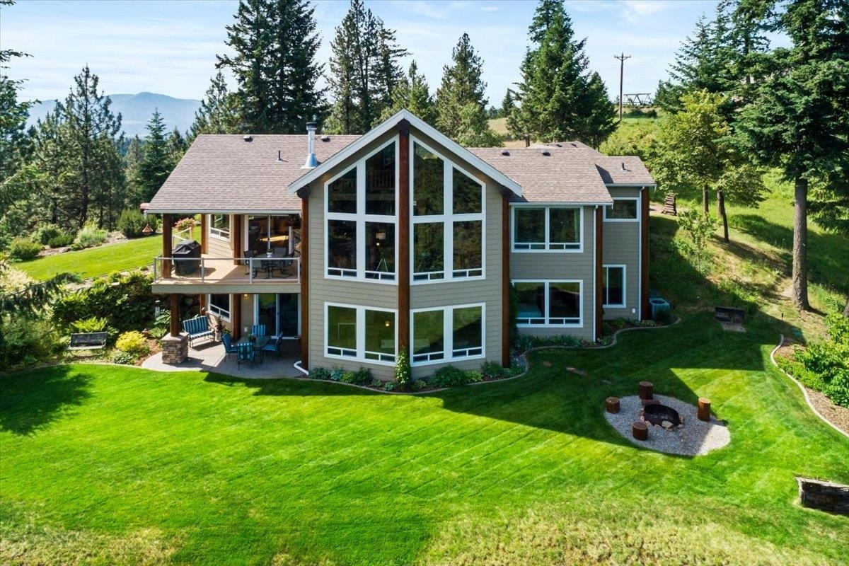 Property Photo:  10211 N Genevieve Ln  WA 99025 