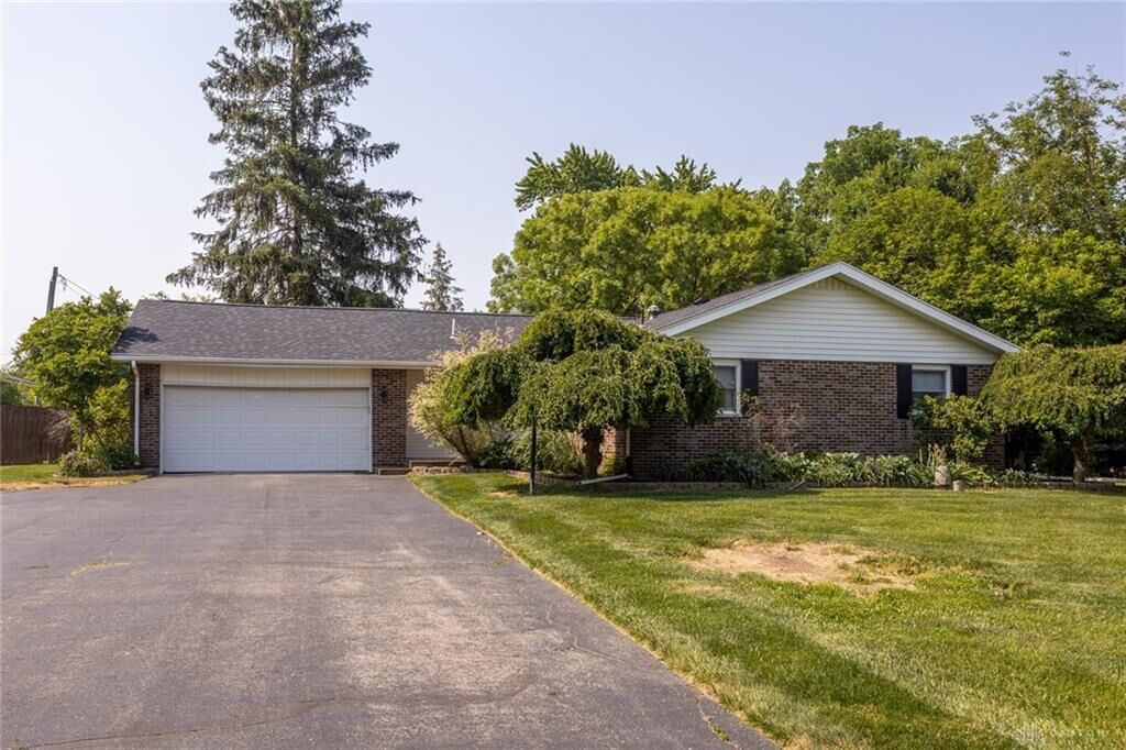 Property Photo:  340 W Pinehurst Drive  OH 45371 