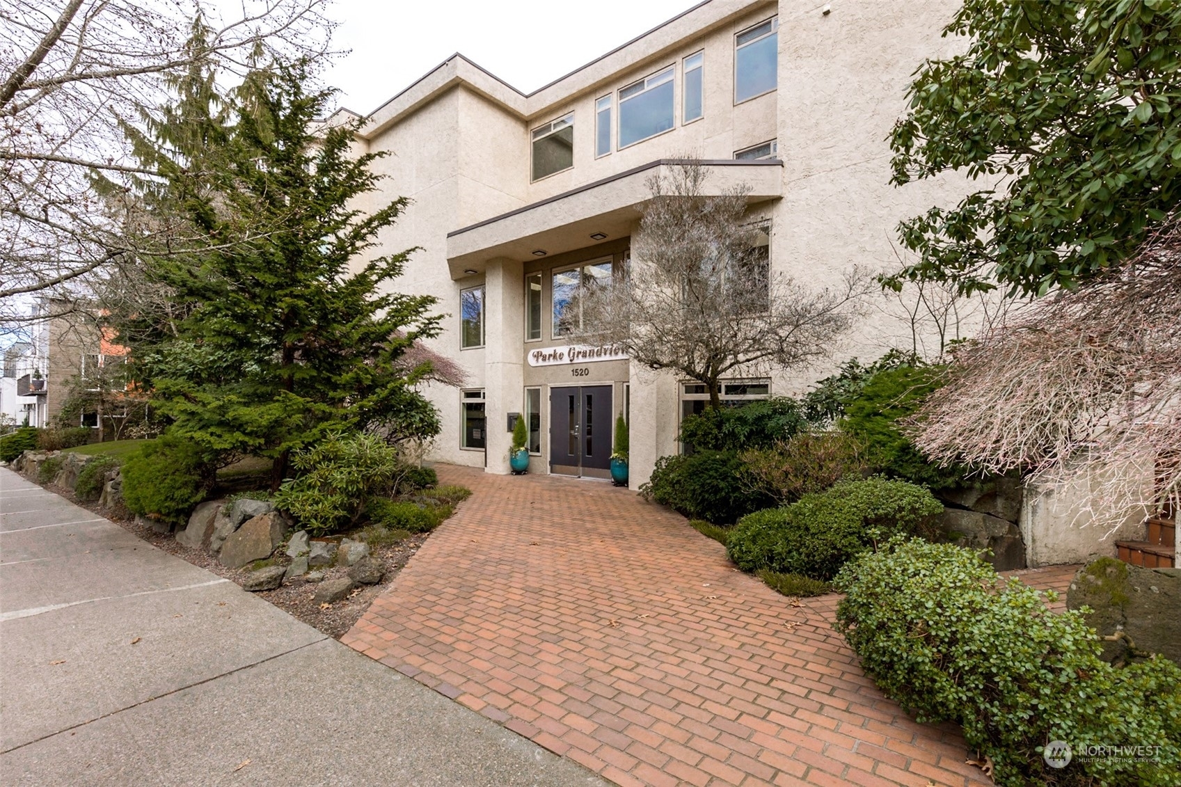 Property Photo:  1520 15th Avenue E 34  WA 98112 