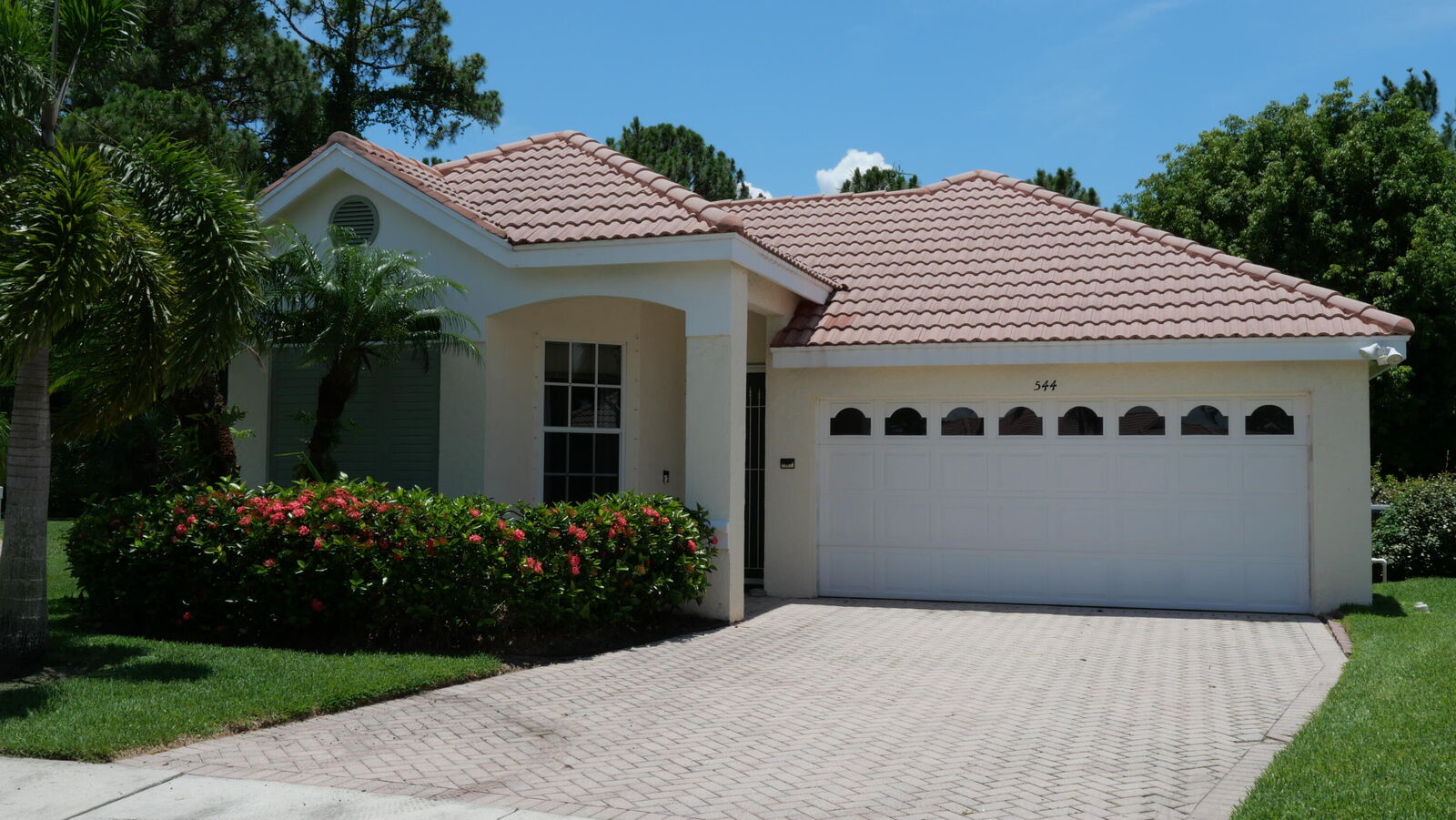 Property Photo: 544 SW New Castle Cove FL 34986