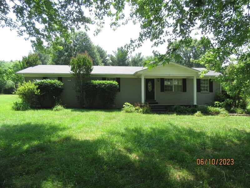 Property Photo: 107 Woodview Dr KY 42276