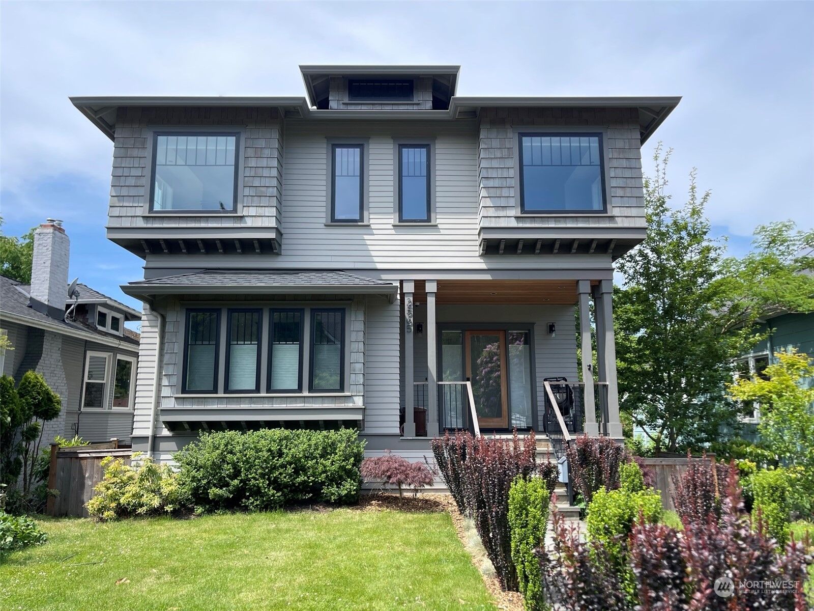 Property Photo:  2565 9th Avenue W  WA 98119 