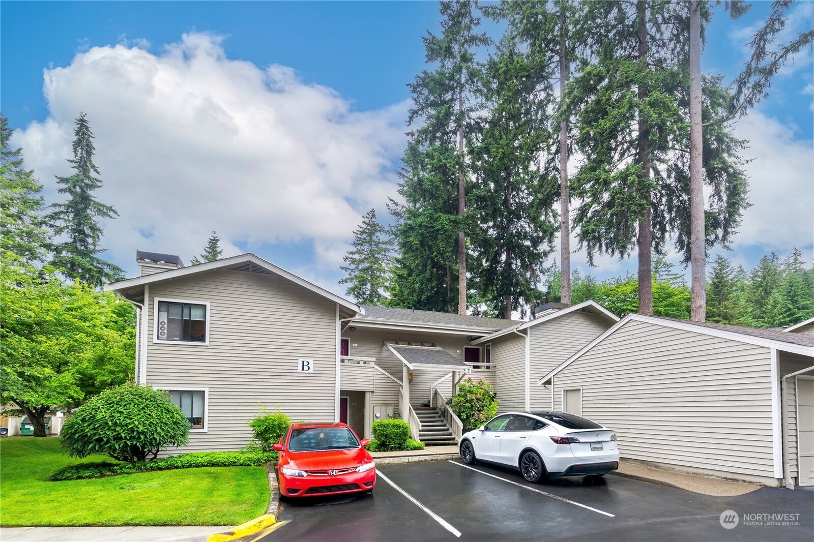 Property Photo:  9009 Avondale Road NE B204  WA 98052 