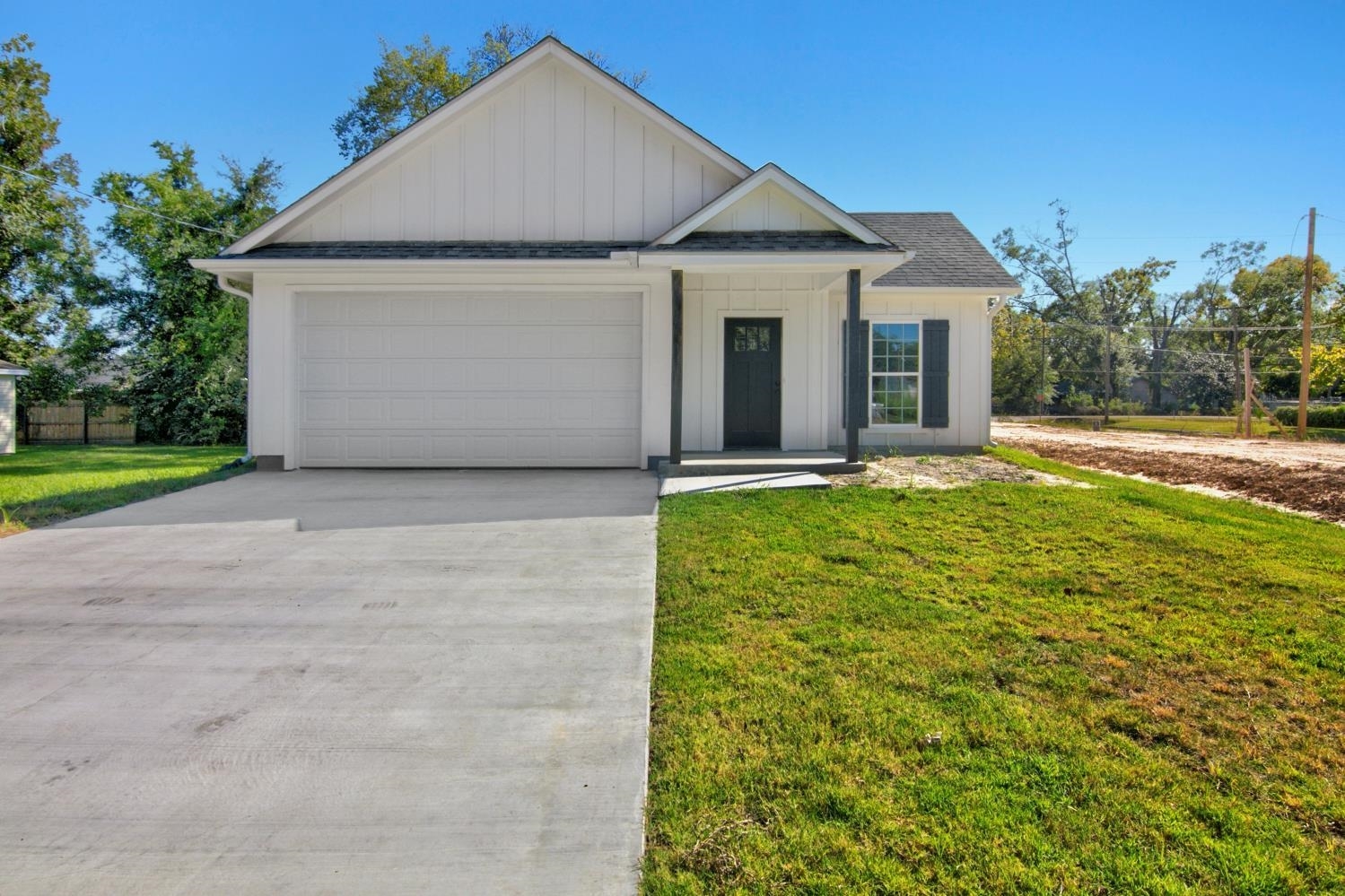 Property Photo:  475 West Smith  TX 77659 