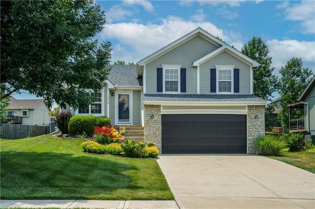 Property Photo: 10118 N Lewis Avenue MO 64157