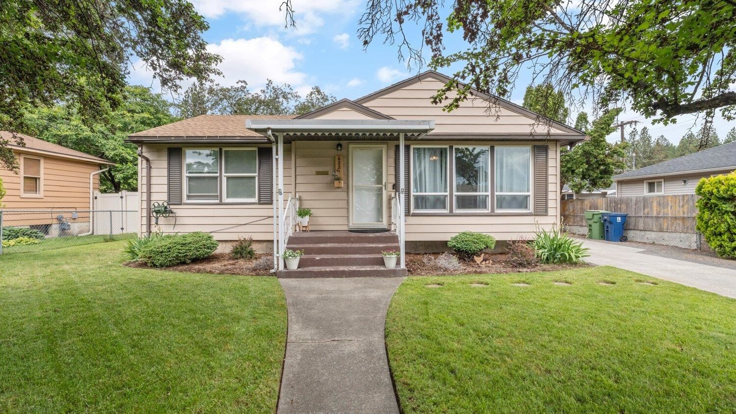 Property Photo:  6221 N Elm St  WA 99205 