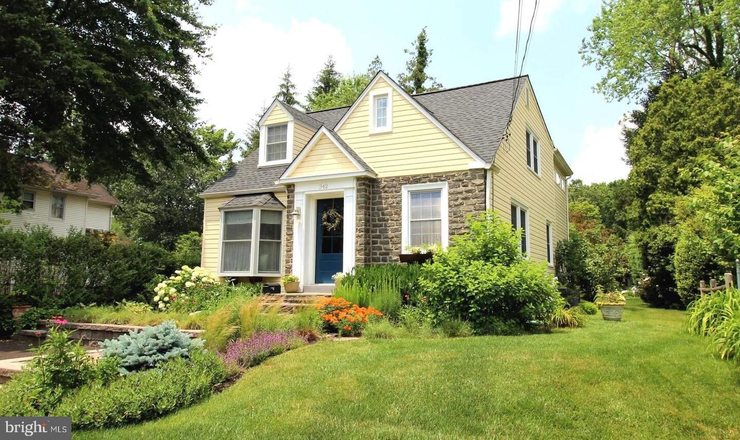Property Photo:  342 Maple Avenue  PA 19038 