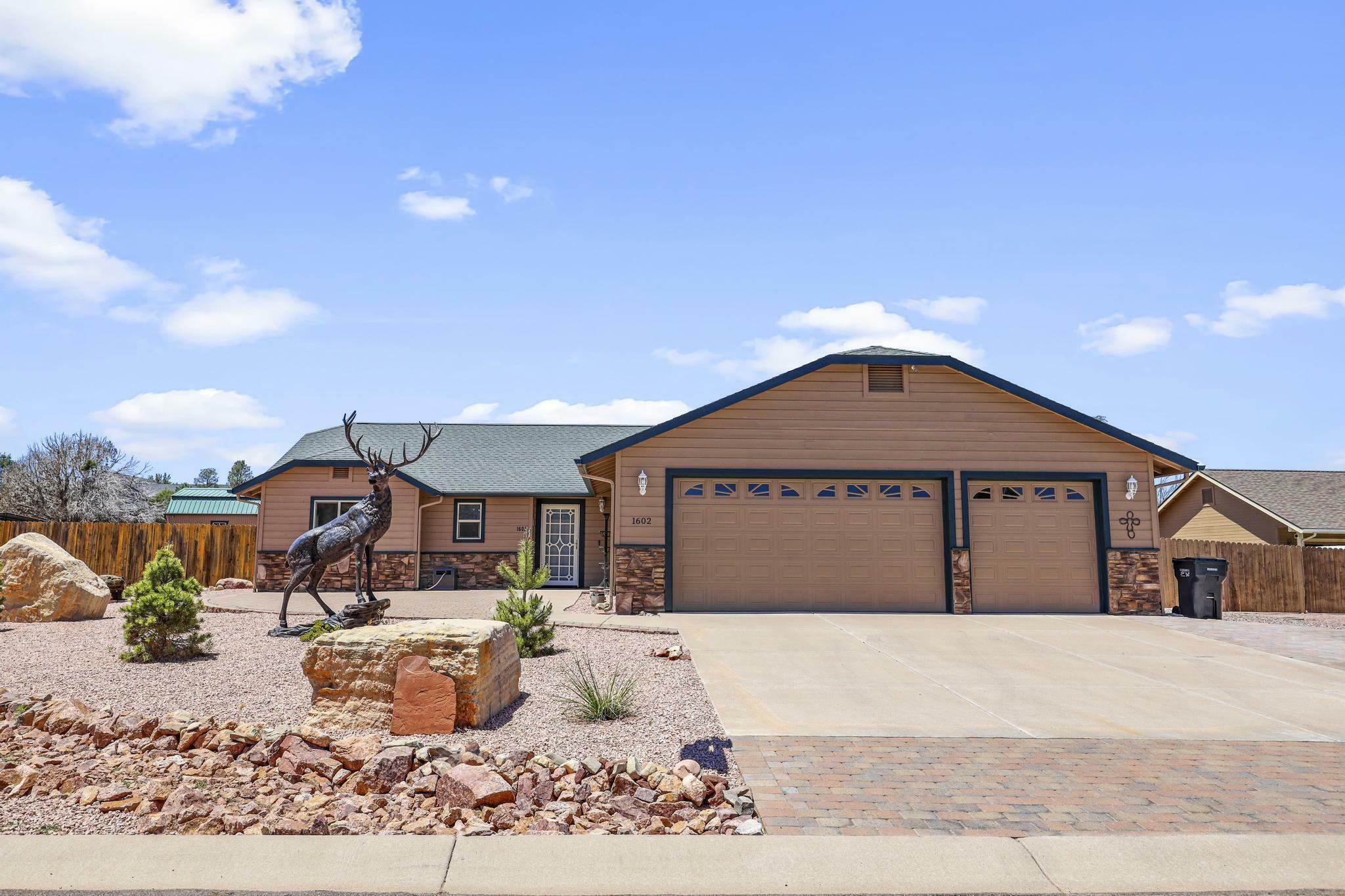 Property Photo:  1602 W Dalton Circle  AZ 85541 