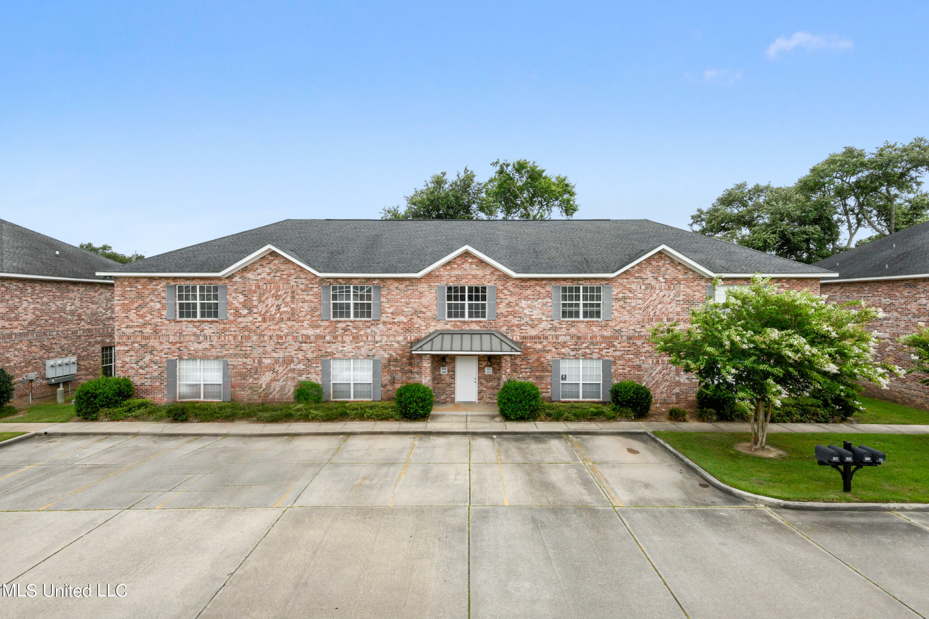 Property Photo:  109 Armand Oaks  MS 39564 