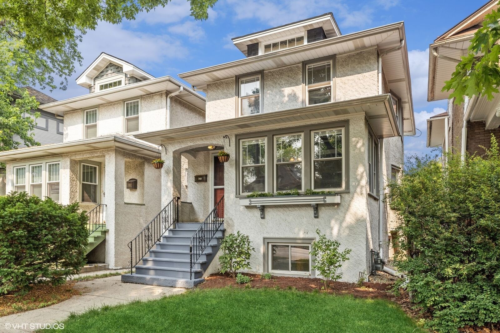 Property Photo: 740 S Oak Park Avenue IL 60304