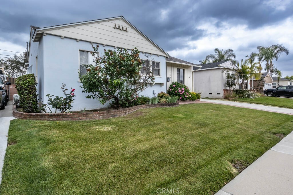 Property Photo:  3208 Silva Street  CA 90712 