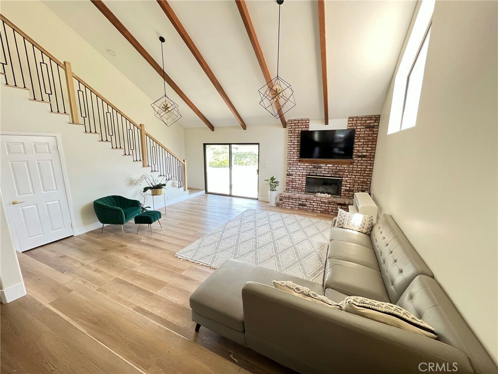 Property Photo: 1432 N Catalina Street CA 91505